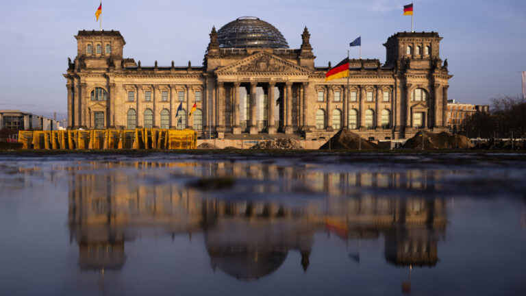 Επιφυλακτικό το Βερολίνο για τα αποτελέσματα των χθεσινών συνομιλιών μεταξύ Τραμπ και Ζελένσκι