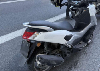 Επιστροφή πινακίδων από τη Δημοτική Αστυνομία Αθήνας