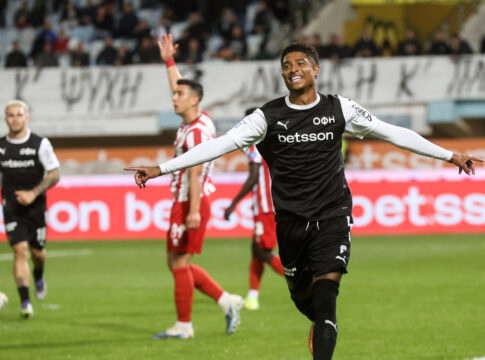 Επιτέλους νίκη για τον ΟΦΗ στο Παγκρήτιο – οι οπαδοί έστειλαν μήνυμα στον Μιχάλη Μπούση