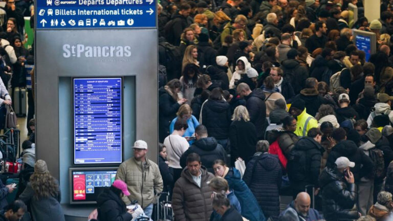 Eurostar: Η ταλαιπωρία για τους επιβάτες συνεχίζεται