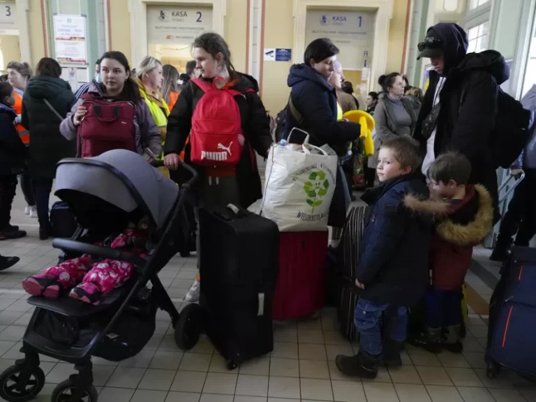 Ουκρανοί πρόσφυγες στα σύνορα