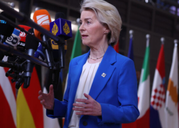 Φον ντερ Λάιεν για συνάντηση Τραμπ- Ζελένσκι: Χαιρετίζουμε όλες τις προσπάθειες για τον κοινό μας στόχο