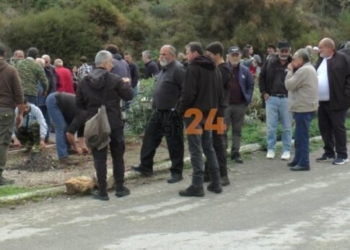 Φωτογραφίες από το μπλόκο στον ΒΟΑΚ: «Δεν μπορούμε να επιβιώσουμε», λένε οι αγρότες