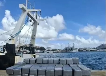 Φωτογραφίες της κατασχεμένης κοκαΐνης και του σκάφους του «Έλληνα Εσκομπάρ»