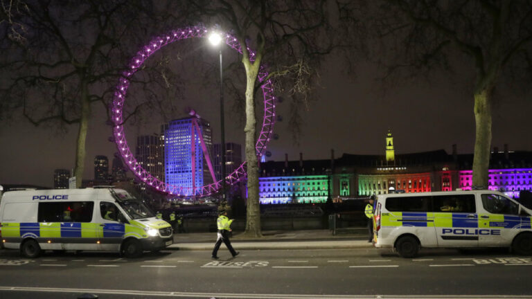 «Φρούριο» το Λονδίνο για την υποδοχή του νέου έτους - Επί ποδός χιλιάδες αστυνομικοί
