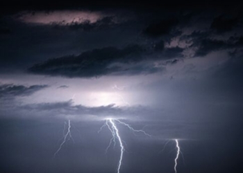 Η Δευτέρα… φέρνει καταιγίδες και πτώση θερμοκρασίας – Ισχυρά φαινόμενα στην Κρήτη