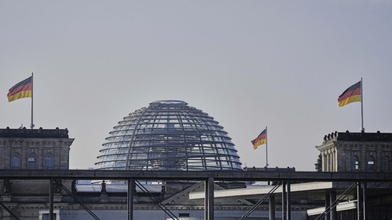 Η Γερμανία ενισχύει τη δέσμευσή της για την άμυνα της Ουκρανίας με ένα σχέδιο 10 σημείων