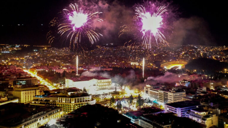 Η μεγάλη γιορτή του Δήμου Αθηναίων για την αλλαγή του χρόνου ζωντανά μέσα από το skai.gr και τον ΣΚΑΪ HYBRID