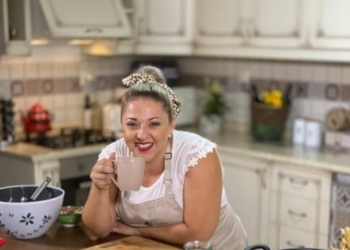 Η Νεκταρία Κοκκινάκη αποκαλύπτει στο Creta24.gr τα μυστικά του γιορτινού τραπεζιού με δύο συνταγές-σύμβολα της Κρητικής γαστρονομίας