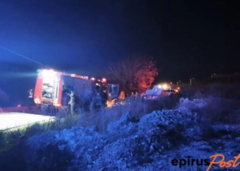 Ιωάννινα: Φορτηγό ανετράπη σε παράδρομο της Ιονίας Οδού - Εγκλωβισμένος ο οδηγός.