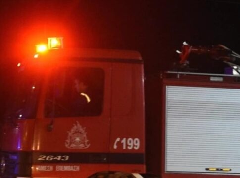 Ηράκλειο: Κινητοποίηση της πυροσβεστικής για φωτιά σε αποθήκη