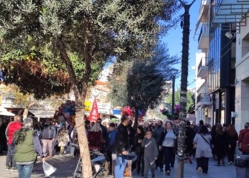 Ηράκλειο: Σε ρυθμούς Χριστουγέννων η αγορά – Ανοιχτά για 12 ώρες σήμερα τα καταστήματα, ποιες ημέρες θα είναι κλειστά