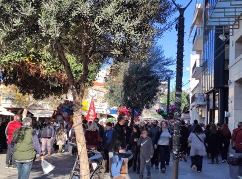 Ηράκλειο: Σε ρυθμούς Χριστουγέννων η αγορά – Ανοιχτά για 12 ώρες σήμερα τα καταστήματα, ποιες ημέρες θα είναι κλειστά