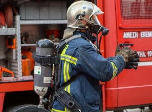 Ηράκλειο: Συναγερμός στην πυροσβεστική για ταυτόχρονες φωτιές σε σπίτι και αυτοκίνητο