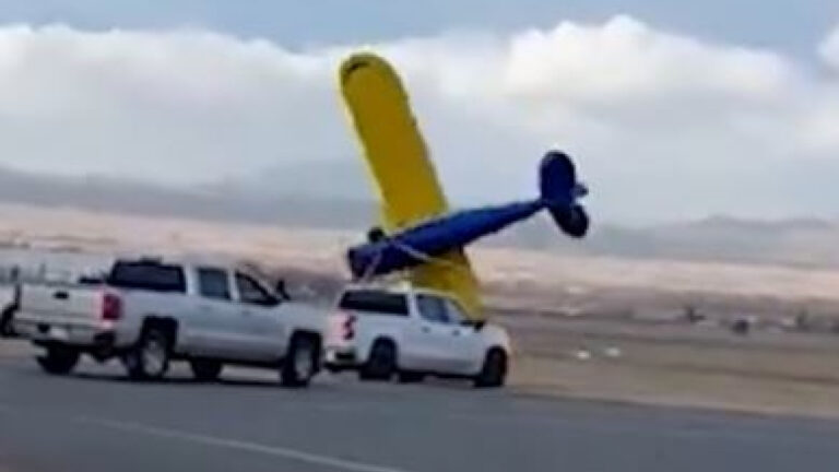 Ισχυροί άνεμοι αναποδογύρισαν αεροσκάφος στη Μοντάνα (βίντεο)