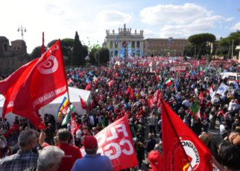 Ιταλία: Χιλιάδες απεργοί και διαδηλωτές κατά του προϋπολογισμού της Μελόνι