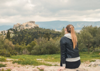 Καιρός: Κρύο, άνεμοι και τοπικά φαινόμενα έως την Πρωτοχρονιά