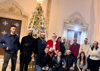 Κορφές: Ο Άγιος Βασίλης μοίρασε τα πιο μεγάλα χαμόγελα στην φωταγώγηση του δέντρου