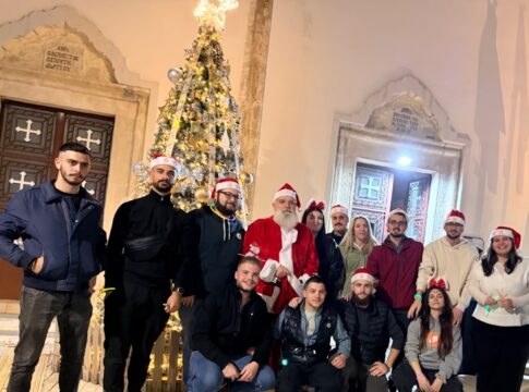 Κορφές: Ο Άγιος Βασίλης μοίρασε τα πιο μεγάλα χαμόγελα στην φωταγώγηση του δέντρου