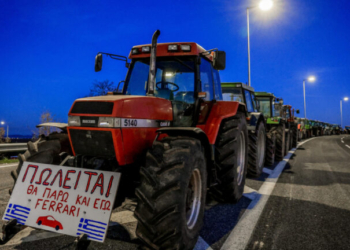 Λαμία: Άνοιξαν οι παράδρομοι στο Μπράλο - Μένουν οι ουρές των αυτοκινήτων