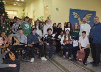 Μαθητές τα… έψαλαν στον Νίκο Καλογερή