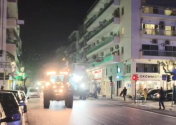 Με τρακτέρ στο κέντρο του Βόλου οι αγρότες - Δείτε βίντεο