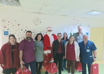 Μοίρασαν δώρα και ευχές στα παιδιά που νοσηλεύονται στο ΠΑΓΝΗ – Φωτογραφίες