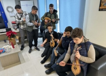 Μουσικό Σχολείο Ηρακλείου: Χριστουγεννιάτικα κάλαντα στον Δήμαρχο Χερσονήσου