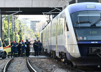 Νεκρός άνδρας που παρασύρθηκε από συρμό του Προαστιακού στα Άνω Λιόσια