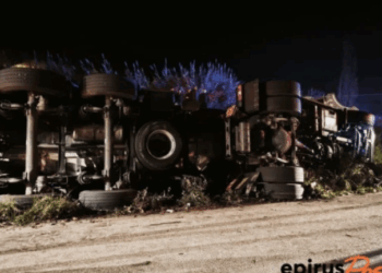 Νεκρός ο οδηγός του φορτηγού που ανετράπη στην Άρτα