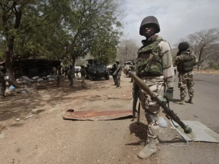 Νιγηριανός στρατιώτης Σαμπίσα