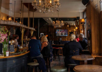 "No Labour MPs": Οι παμπ στη Βρετανία ρίχνουν «πόρτα» στους Εργατικούς βουλευτές, λόγω φορολογίας