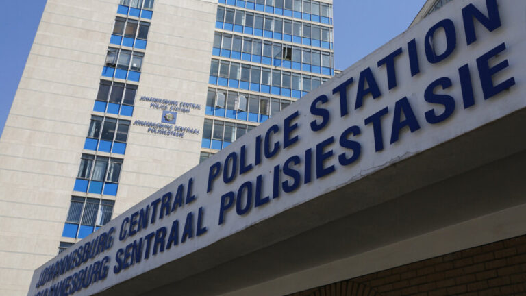 Νότια Αφρική: Δολοφονήθηκε μάρτυρας σε υπόθεση εγκλήματων και διαφθοράς στο σύστημα δικαιοσύνης