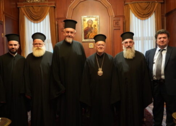 Ο εορτάζων Αρχιεπίσκοπος επιστρέφει με το καλύτερο δώρο από το Φανάρι