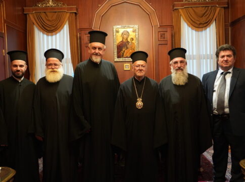 Ο εορτάζων Αρχιεπίσκοπος επιστρέφει με το καλύτερο δώρο από το Φανάρι