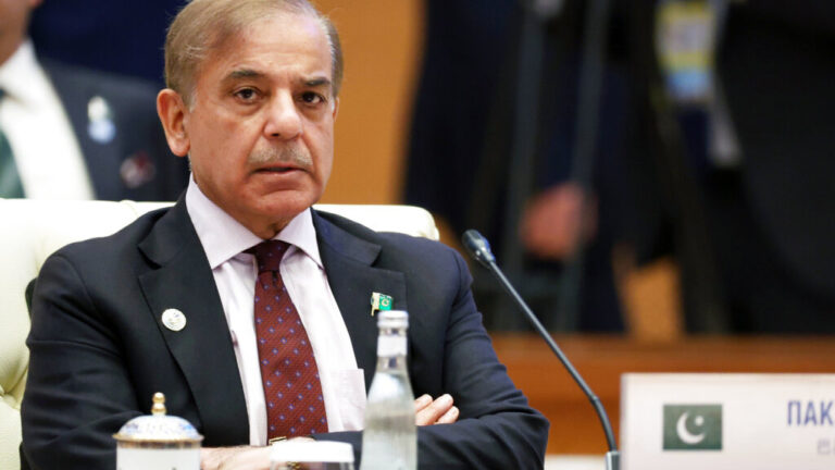 Ο Πούτιν «έστησε» 40 λεπτά τον Πακιστανό πρωθυπουργό που... «μπούκαρε» στη συνάντησή του με τον Ερντογάν - Βίντεο