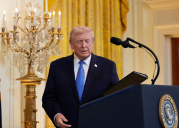 Ο Τραμπ επεκτείνει την απαγόρευση εισόδου στις ΗΠΑ στους πολίτες ακόμη 7 χωρών και στους Παλαιστίνιους