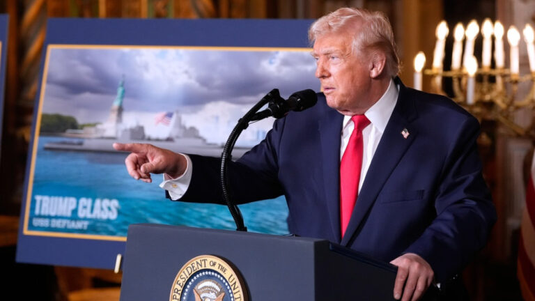 Ο Τραμπ προειδοποιεί τον Μαδούρο να μην «παίζει σκληρά»