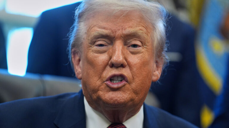 Ο Τραμπ θα υπογράψει εκτελεστικό διάταγμα για τη διαδικασία έγκρισης της Τεχνητής Νοημοσύνης