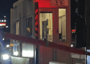 Οι αγρότες άνοιξαν τα διόδια στις Αφίδνες και την Τραγάνα - Δείτε βίντεο