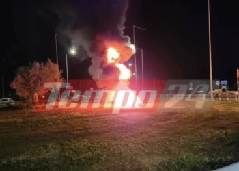 Οι αγρότες «έκοψαν» στα δύο την Αιτωλοακαρνανία – Μπλόκο και στην Ολυμπία Οδό