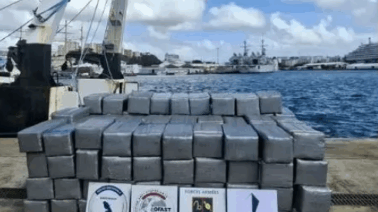 Ουρανία Α: Δείτε πως οι Γάλλοι κομάντος έκαναν το ρεσάλτο στο ναρκοπλοίο των 4,2 τόνων κοκαΐνης