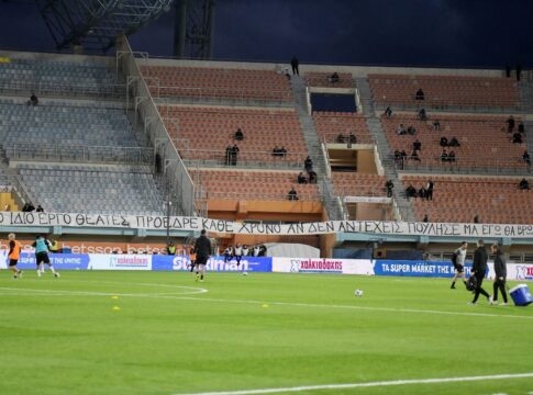 Πανό – μήνυμα προς Μπουση από τους οπαδούς του ΟΦΗ στο Παγκρήτιο: «Πρόεδρε αν δεν αντέχεις πούλησε»