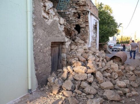 Παραμονή Χριστουγέννων με δυσάρεστα νέα για τους σεισμόπληκτους