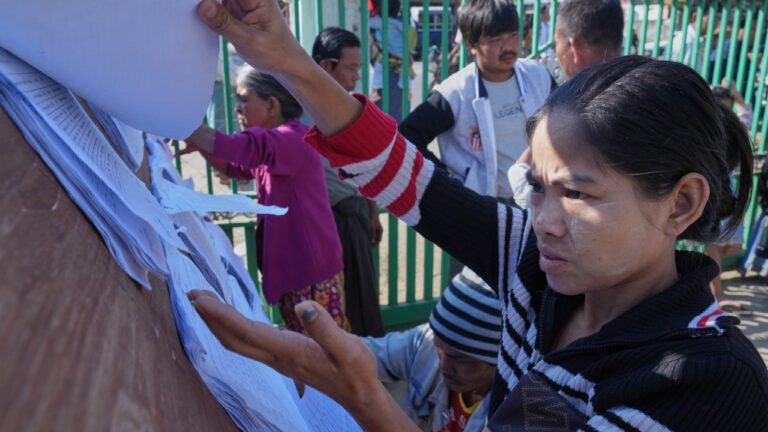 «Παρωδία» οι εκλογές στη Μιανμάρ: Κάλπες υπό στρατιωτικό έλεγχο μετά το πραξικόπημα