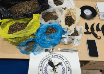 Πάτρα: Πώς πιάστηκαν μάνα και γιος με τα ναρκωτικά και τα μαχαίρια