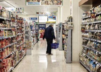 Ποιες ώρες λειτουργούν καταστήματα και σούπερ μάρκετ την παραμονή Χριστουγέννων