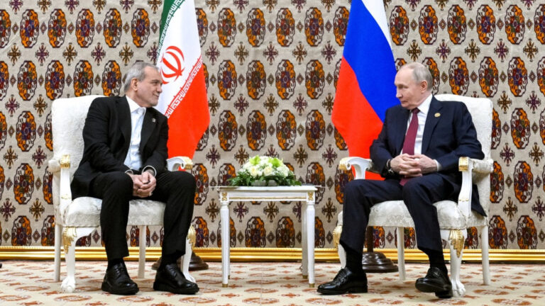 Πούτιν: Υποστηρίζουμε το πυρηνικό πρόγραμμα του Ιράν