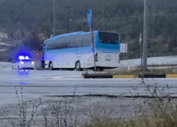 Πτολεμαΐδα: Νεκρός οδηγός λεωφορείου που μετέφερε εργαζόμενους της ΔΕΗ (Βίντεο)