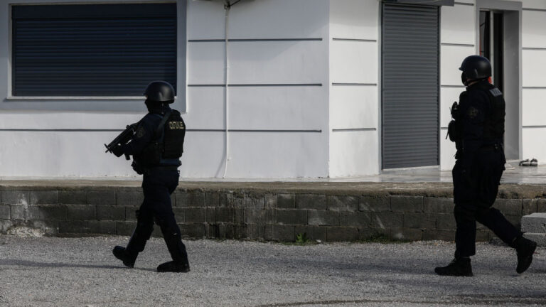 Πυροβολισμοί στο Ίλιον μεταξύ δύο οικογενειών Ρομά - Νύφη κατήγγειλε τον πεθερό της για απόπειρα βιασμού